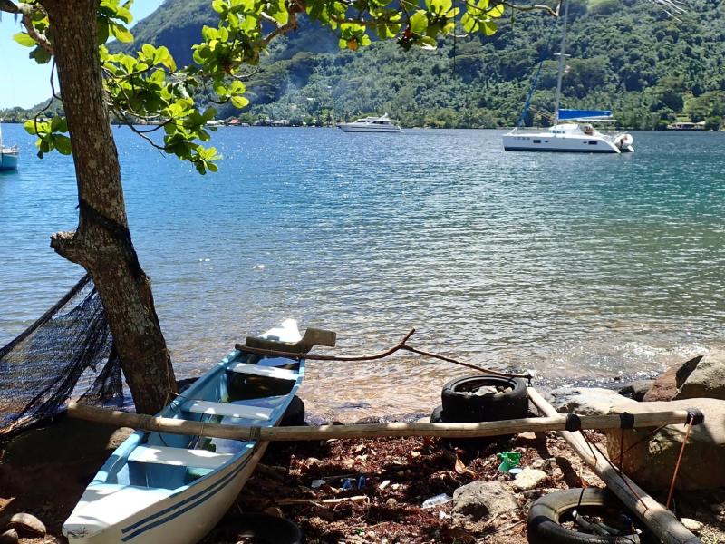 outrigger fishing boat